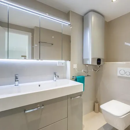 Premium Apartment *