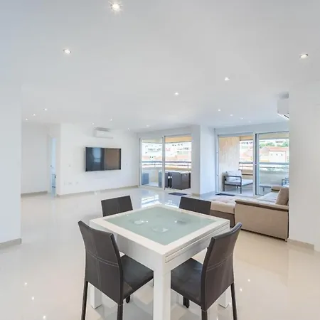 Premium Apartment *